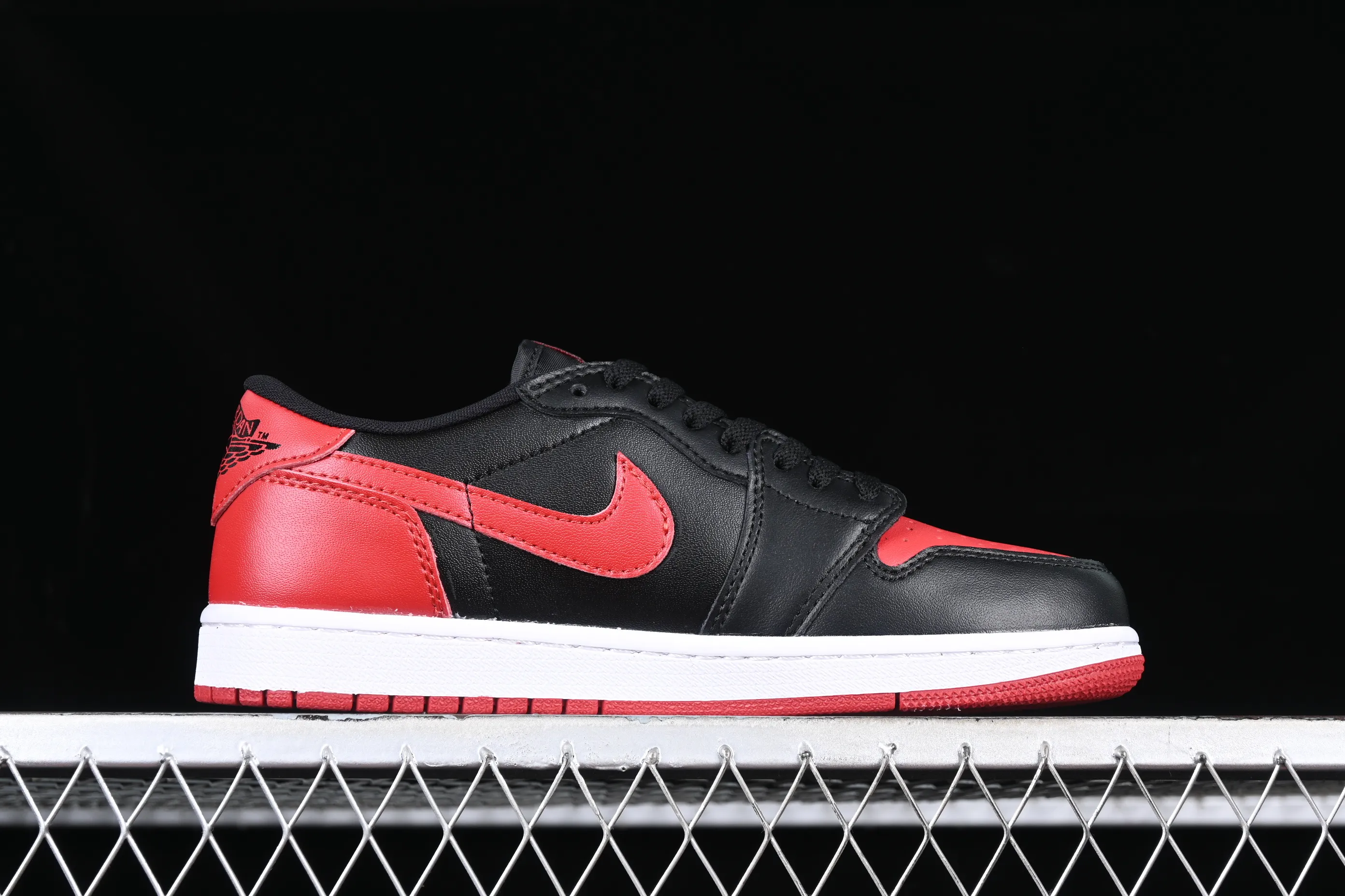 All categories Air Jordan Jordan series basketball shoes Air Jordan 1 Low Z version Air Jordan 1 Low OG "Bred" AJ1 Joe 1 black and red low-top basketball shoes 705329-001